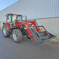 Neuer Traktor CASE IH 100A Farmall, Baujahr 2023, mit Frontlader