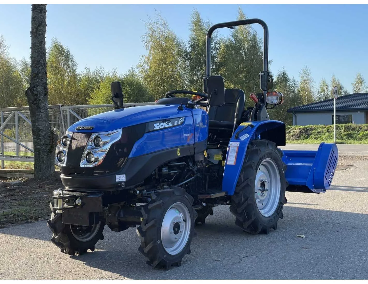 SOLIS 16 mit 1,06 m Schneidwerk