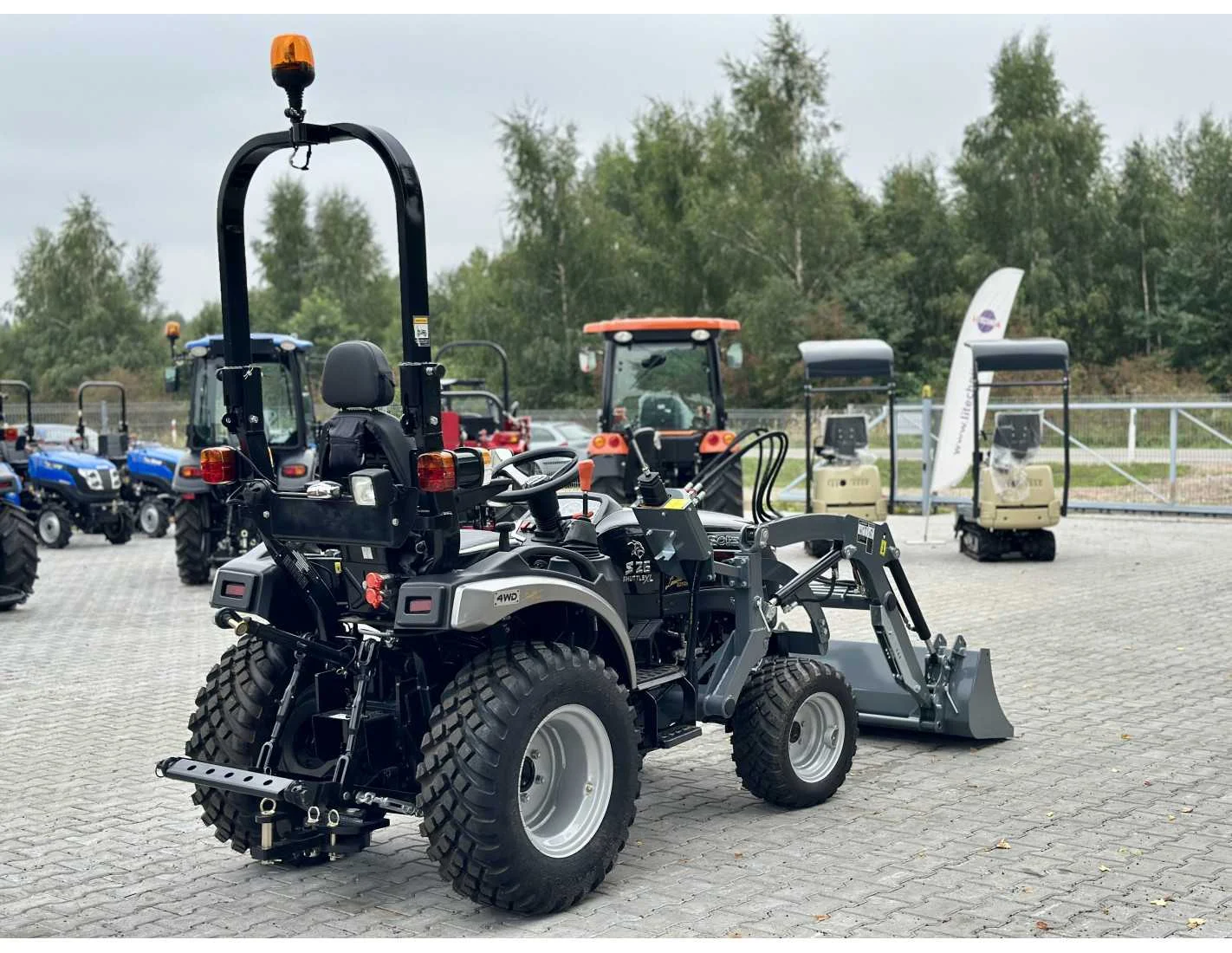 SOLIS S26 (9+9) mit Frontlader (Limited Edition) - Image 11