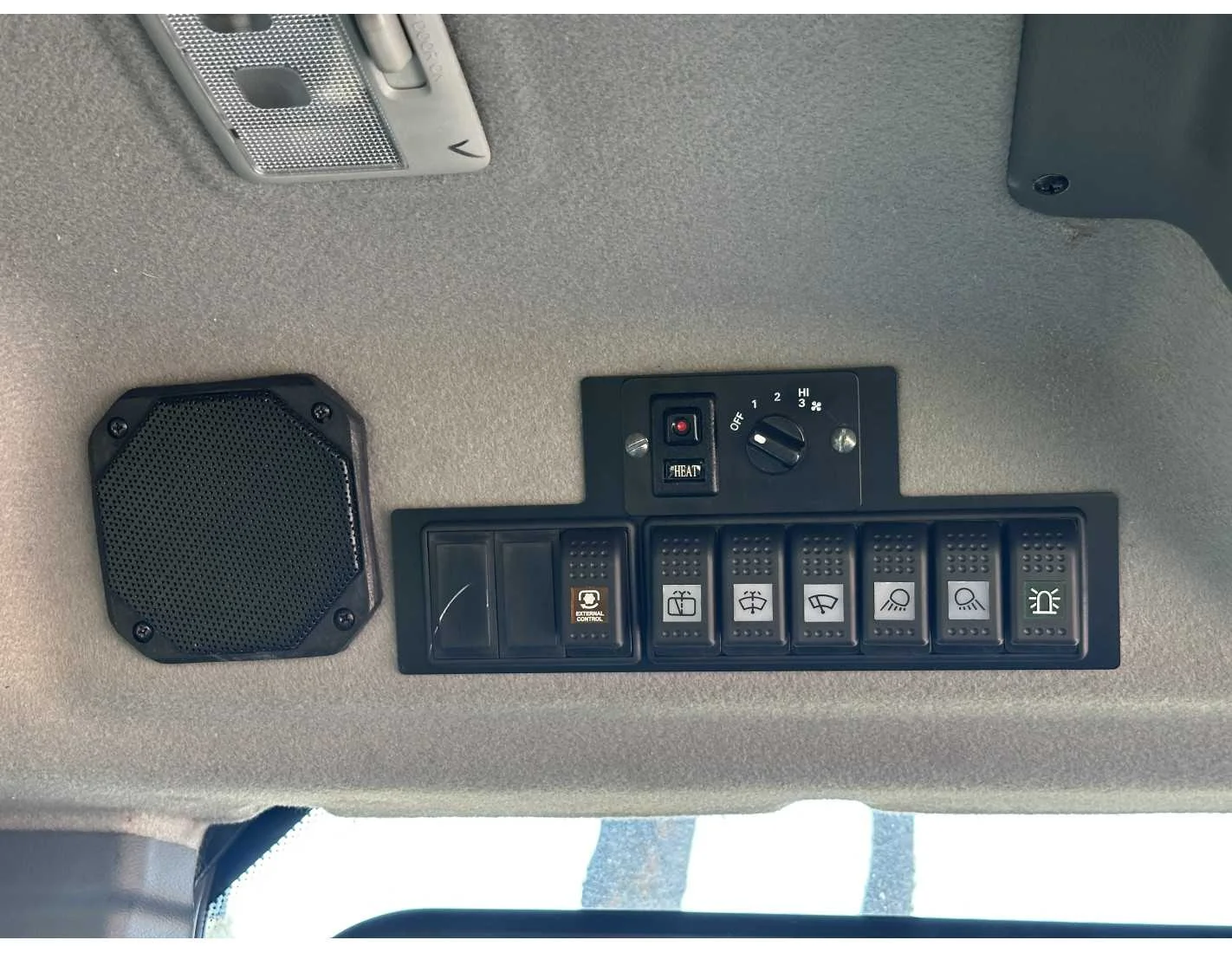 SOLIS S26 HST mit Frontlader und Schaufel - Image 12