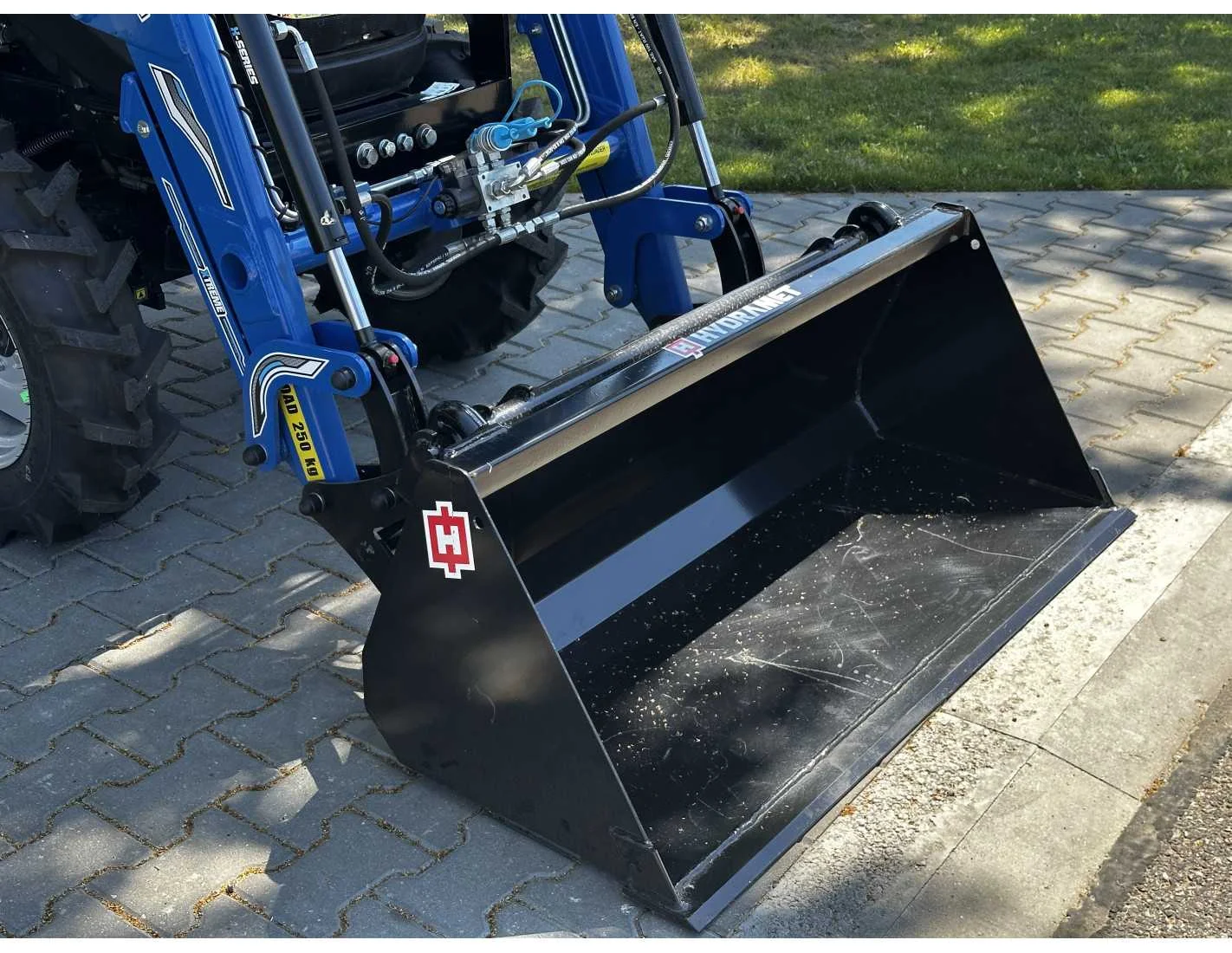 SOLIS S26 HST mit Frontlader und Schaufel - Image 14