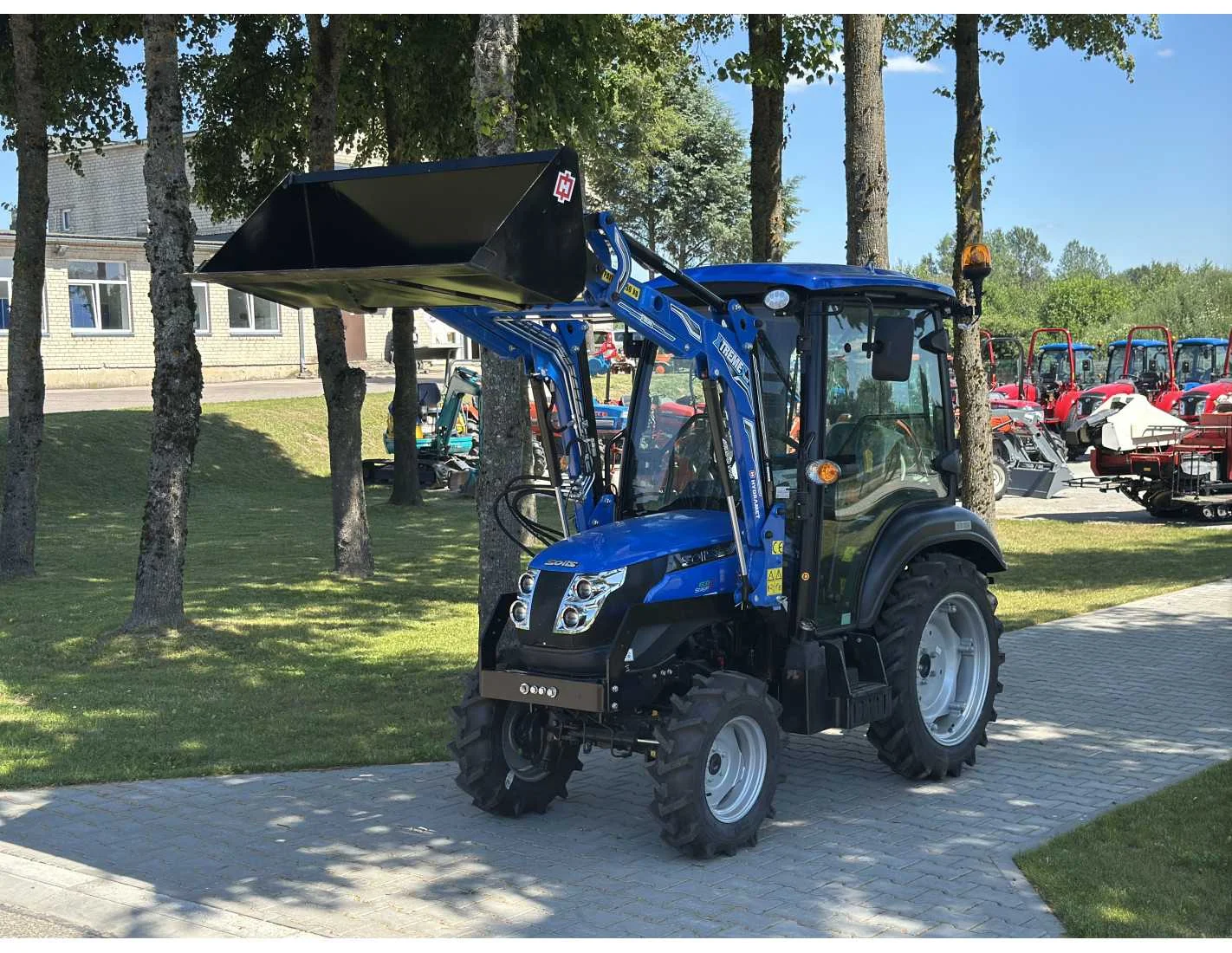 SOLIS S26 HST mit Frontlader und Schaufel - Image 5