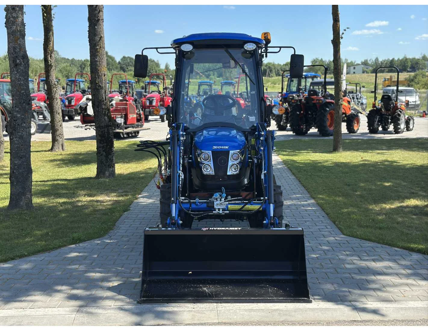 SOLIS S26 HST mit Frontlader und Schaufel - Image 7